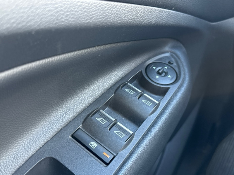 Ford Kuga 1.5 ECOBOOST 150CH STOP&START TITANIUM 4X2 2017 - photo n°19 Ford Kuga 1.5 ECOBOOST 150CH STOP&START TITANIUM 4X2  occasion à Labège - photo n°19