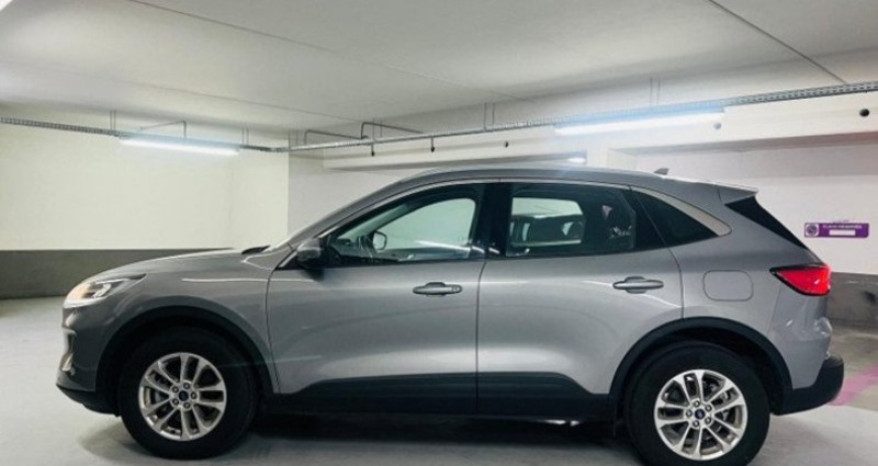 Ford Kuga 2.5 DURATEC 190CH FHEV E85 TITANIUM BVA***TVA*** 2023 - photo n°4 Ford Kuga 2.5 DURATEC 190CH FHEV E85 TITANIUM BVA***TVA***  occasion à Asnières Sur Seine - photo n°4