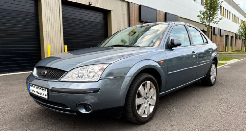Ford Mondeo 1.8 125CH GHIA 5P PREMIÈRE MAIN