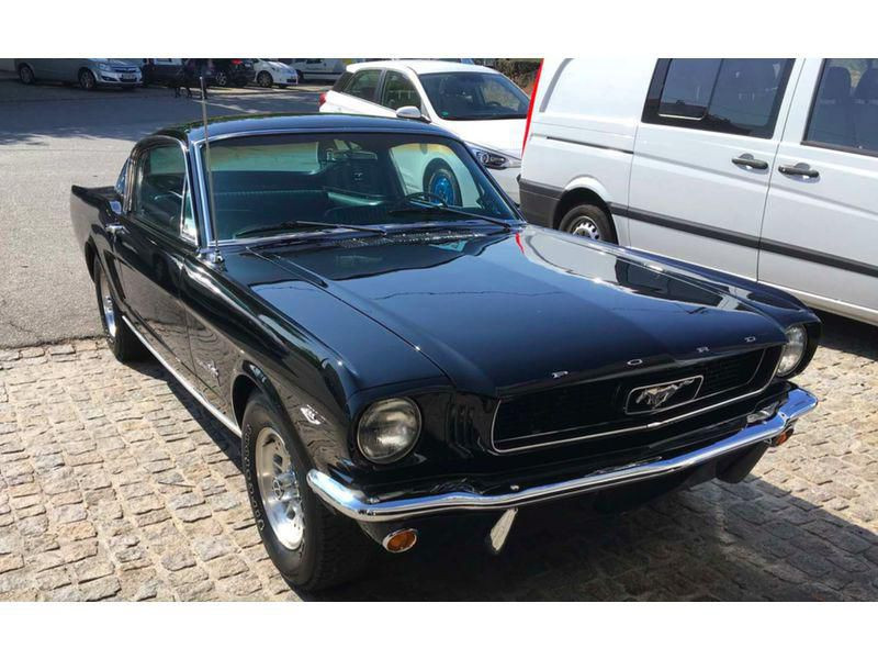 Ford Mustang Fastback Noir occasion à Paris 1
