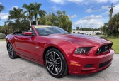 Ford Mustang occasion Rouge année 2013 boite Automatique Annonce Ford Mustang occasion Essence GT cabriolet 5.0L v8 cuir à Orgeval
