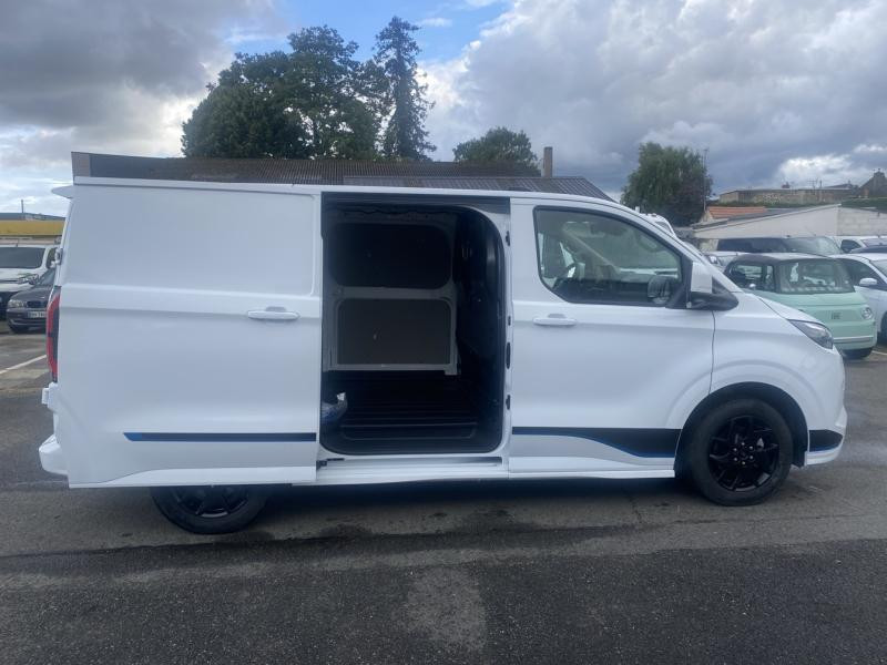 Ford Transit 320 L1H1 Electrique 160 kW 218ch Sport  occasion  Fleury-les-Aubrais - photo n9