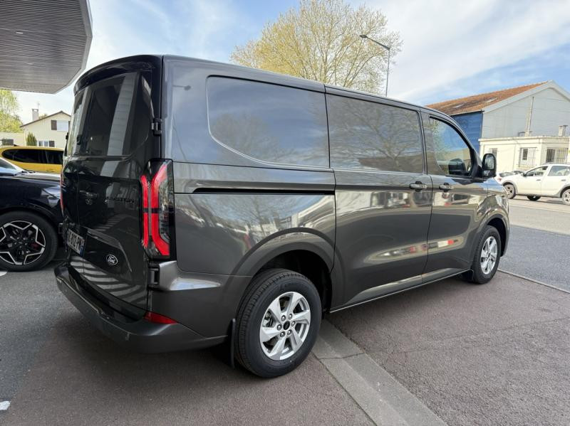 Ford Transit Fg 320 L1H1 Electrique 160 kW 218ch Limited  occasion  Brie-Comte-Robert - photo n5