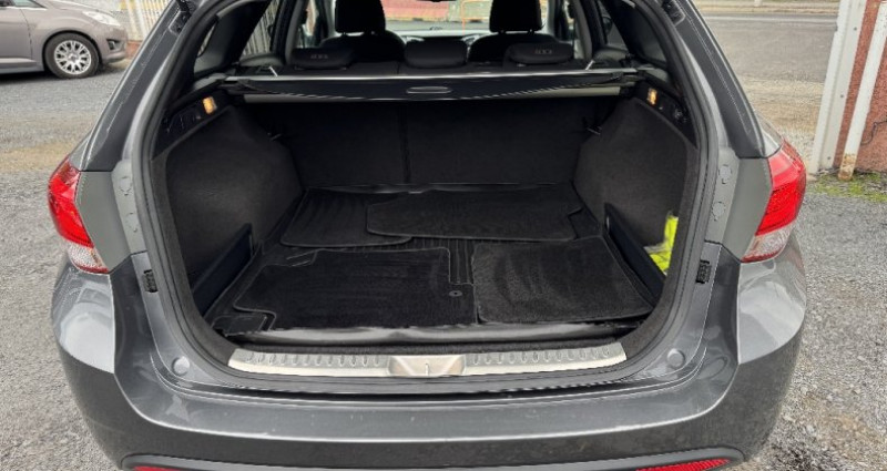 Hyundai i40 SW 1.7 CRDi 141 Blue Drive Intuitive DCT-7 2015 - photo n°3 Hyundai i40 SW 1.7 CRDi 141 Blue Drive Intuitive DCT-7  occasion à COURNON - photo n°3