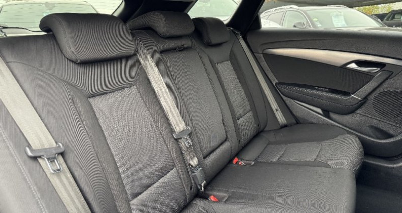 Hyundai i40 SW 1.7 CRDi 141 Blue Drive Intuitive DCT-7 2015 - photo n°4 Hyundai i40 SW 1.7 CRDi 141 Blue Drive Intuitive DCT-7  occasion à COURNON - photo n°4