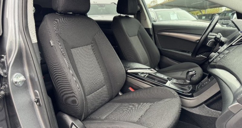 Hyundai i40 SW 1.7 CRDi 141 Blue Drive Intuitive DCT-7 2015 - photo n°6 Hyundai i40 SW 1.7 CRDi 141 Blue Drive Intuitive DCT-7  occasion à COURNON - photo n°6