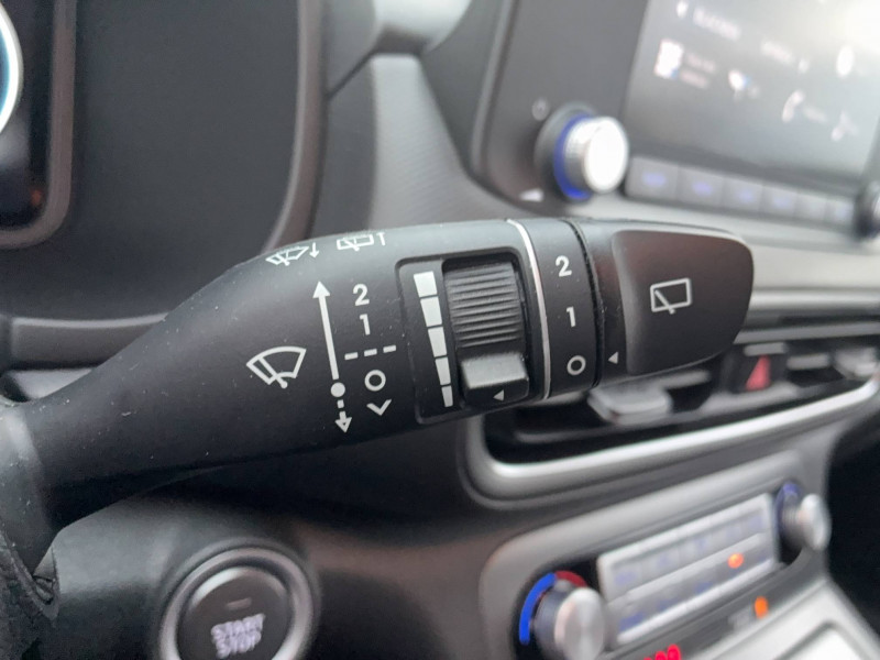 Hyundai Kona Kona Electrique 39 kWh - 136 ch Intuitive 5p 2020 - photo n°18 Hyundai Kona Kona Electrique 39 kWh - 136 ch Intuitive 5p  occasion à Libourne - photo n°18