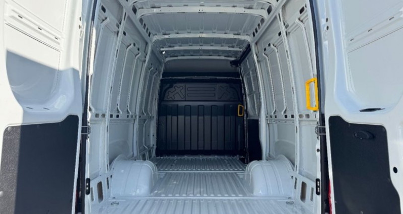 Iveco DAILY FOURGON 35C18 180CV 3L L3H2 12M3 ROUES JUMELEES 2025 - photo n°3 Iveco DAILY FOURGON 35C18 180CV 3L L3H2 12M3 ROUES JUMELEES  occasion à CHANAS - photo n°3