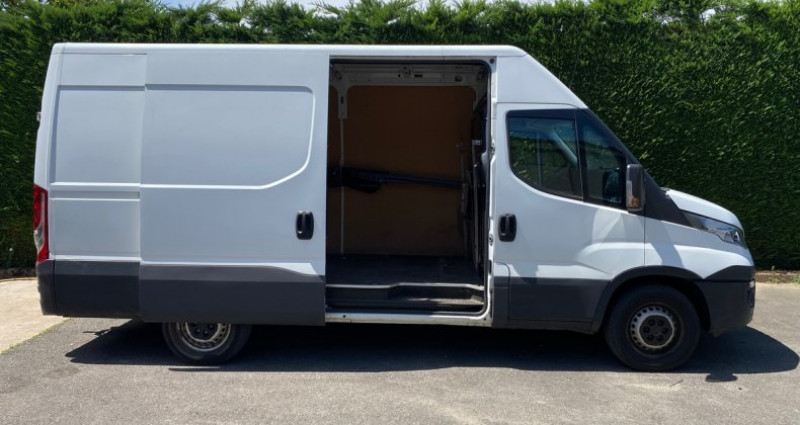 Iveco DAILY L2H2 Fourgon 35S14 2.3 L 136 ch Prix Hors Taxes 2019 - photo n°6 Iveco DAILY L2H2 Fourgon 35S14 2.3 L 136 ch Prix Hors Taxes  occasion à Chazay-d'azergues - photo n°6