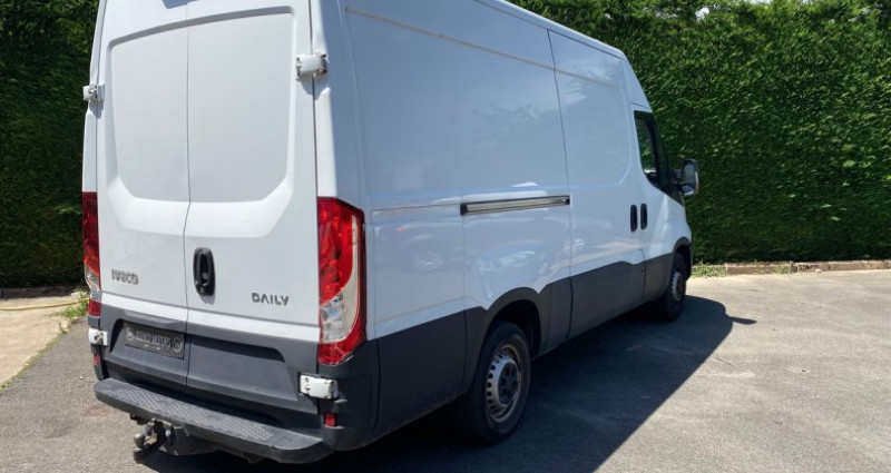 Iveco DAILY L2H2 Fourgon 35S14 2.3 L 136 ch Prix Hors Taxes 2019 - photo n°4 Iveco DAILY L2H2 Fourgon 35S14 2.3 L 136 ch Prix Hors Taxes  occasion à Chazay-d'azergues - photo n°4