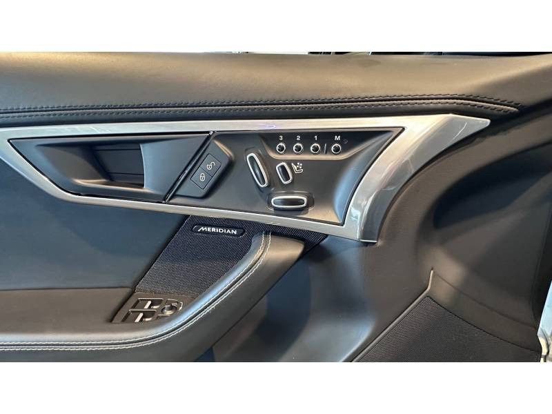 Jaguar F-Type Cabriolet V6 3L Essence Suraliment 380 ch BVA8 AWD R-Dynami  occasion  SAINT-GREGOIRE - photo n13