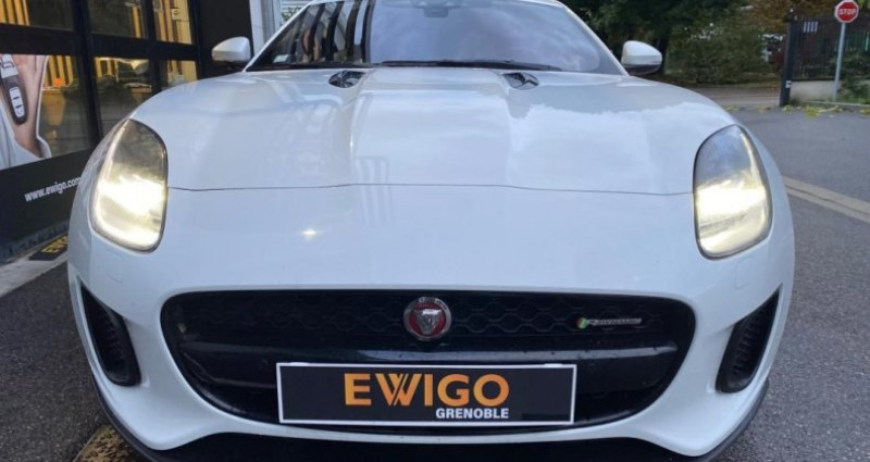 Jaguar F-Type COUPE 2.0L 300CH R-DYNAMIC CAMERA DE RECUL 2017 - photo n°3 Jaguar F-Type COUPE 2.0L 300CH R-DYNAMIC CAMERA DE RECUL  occasion à Le Versoud - photo n°3