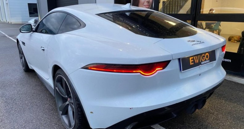 Jaguar F-Type COUPE 2.0L 300CH R-DYNAMIC CAMERA DE RECUL 2017 - photo n°4 Jaguar F-Type COUPE 2.0L 300CH R-DYNAMIC CAMERA DE RECUL  occasion à Le Versoud - photo n°4