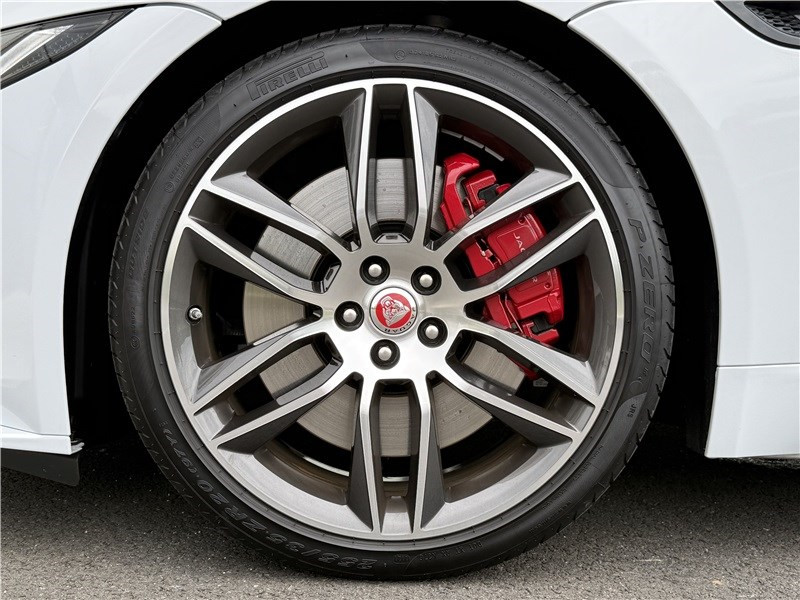 Jaguar F-Type V8 5L 450 CH BVA8 R-Dynamic  occasion  MERIGNAC - photo n4