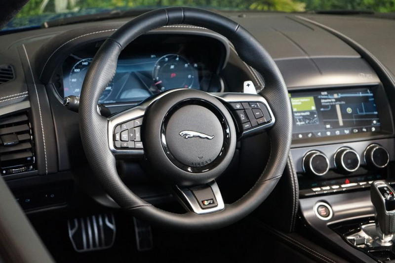 Jaguar F-Type V8 5L  575 ch BVA AWD  occasion  Beaupuy - photo n5