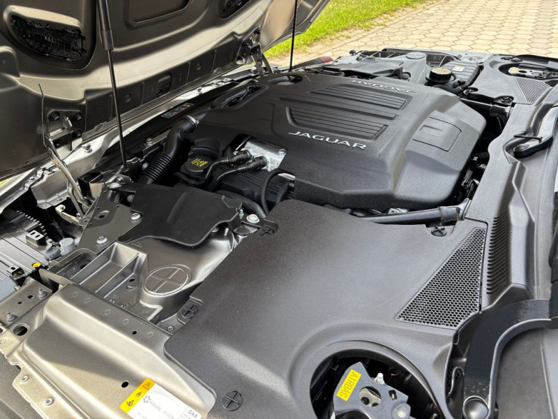 Jaguar F-Type V8 5L  575 ch BVA AWD  occasion  Beaupuy - photo n6