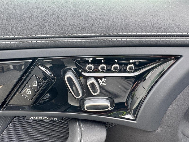 Jaguar F-Type V8 5L P575 CH BVA8 AWD R75  occasion à MERIGNAC - photo n°17
