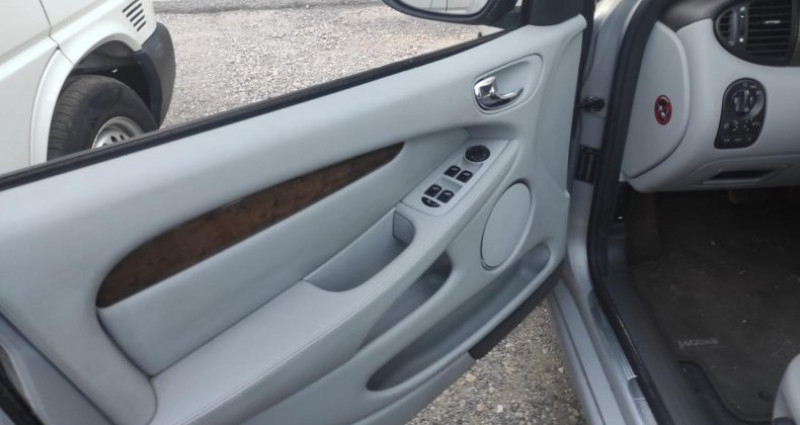 Jaguar X-Type 2.5 V6 197 BVA  occasion  SAINT LAURENT DU VAR - photo n5