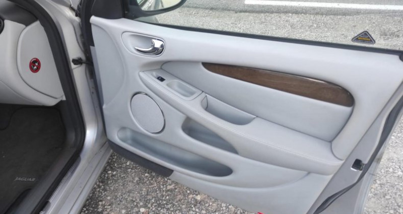 Jaguar X-Type 2.5 V6 197 BVA  occasion  SAINT LAURENT DU VAR - photo n3