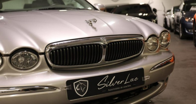 Jaguar X-Type 2.5 V6 197 BVA  occasion � SAINT LAURENT DU VAR - photo n�2