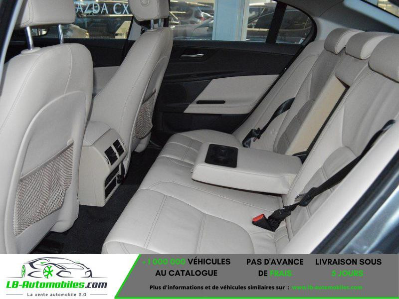 Jaguar XE 163 ch BVA E-Performance 2017 - photo n°7 Jaguar XE 163 ch BVA E-Performance  occasion à Beaupuy - photo n°7