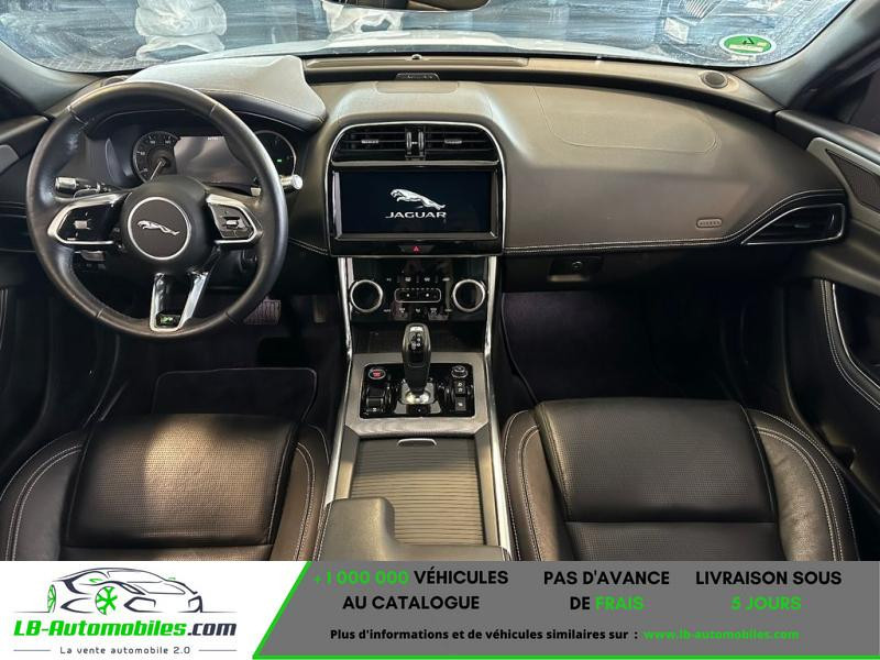 Jaguar XE 180 ch BVA AWD 2020 - photo n°4 Jaguar XE 180 ch BVA AWD  occasion à Beaupuy - photo n°4
