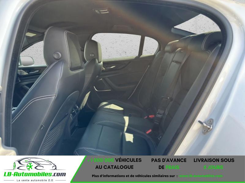 Jaguar XE 180 ch BVA AWD 2020 - photo n°6 Jaguar XE 180 ch BVA AWD  occasion à Beaupuy - photo n°6