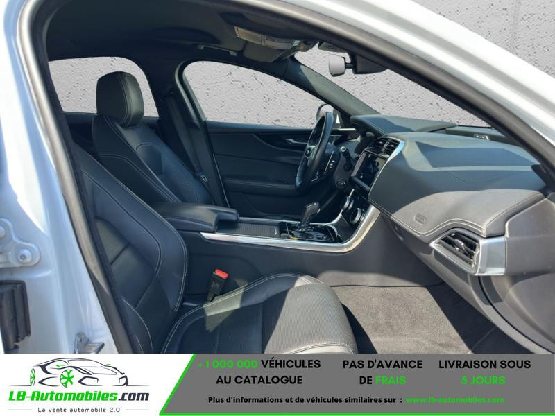 Jaguar XE 180 ch BVA AWD 2020 - photo n°7 Jaguar XE 180 ch BVA AWD  occasion à Beaupuy - photo n°7
