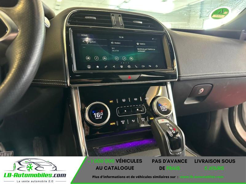 Jaguar XE 180 ch BVA AWD 2020 - photo n°11 Jaguar XE 180 ch BVA AWD  occasion à Beaupuy - photo n°11