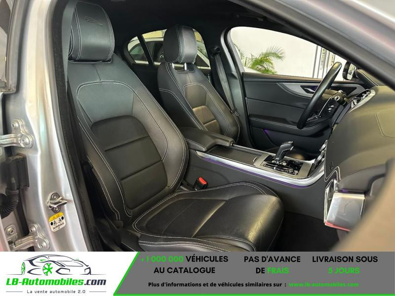 Jaguar XE 180 ch BVA AWD 2020 - photo n°7 Jaguar XE 180 ch BVA AWD  occasion à Beaupuy - photo n°7