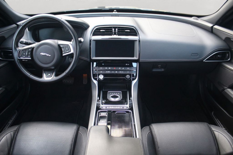 Jaguar XE 180 ch BVA  occasion  Beaupuy - photo n3