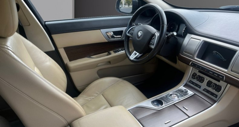 Jaguar XF 2.2 D - 163 British Edition A 2014 - photo n°2 Jaguar XF 2.2 D - 163 British Edition A  occasion à PARIS - photo n°2