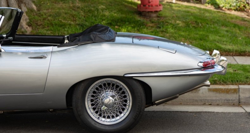 Jaguar XK E-Type 4.2L 5 spd Roadster  occasion  LYON - photo n4