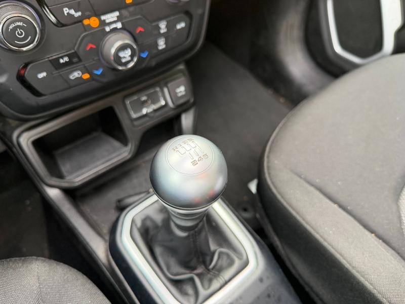 Jeep Renegade 1.0 GSE T3 120ch Quiksilver Edition - Toit ouvrant 2019 - photo n°10 Jeep Renegade 1.0 GSE T3 120ch Quiksilver Edition - Toit ouvrant  occasion à SAINT-GREGOIRE - photo n°10