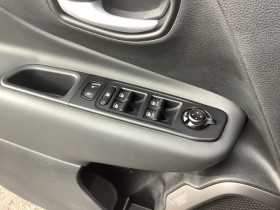 Jeep Renegade 1.5 Turbo T4 130 ch BVR7 e-Hybrid Altitude  occasion � Ganges - photo n�17
