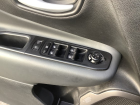 Jeep Renegade 1.5 Turbo T4 130 ch BVR7 e-Hybrid Altitude  occasion � Ganges - photo n�17