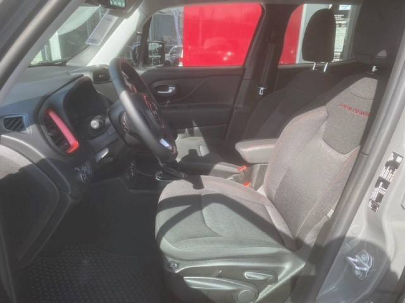 Jeep Renegade Renegade 1.3 Turbo T4 240 ch PHEV BVA6 4xe eAWD Trailhawk 5p 2022 - photo n°8 Jeep Renegade Renegade 1.3 Turbo T4 240 ch PHEV BVA6 4xe eAWD Trailhawk 5p  occasion à Toulouse - photo n°8
