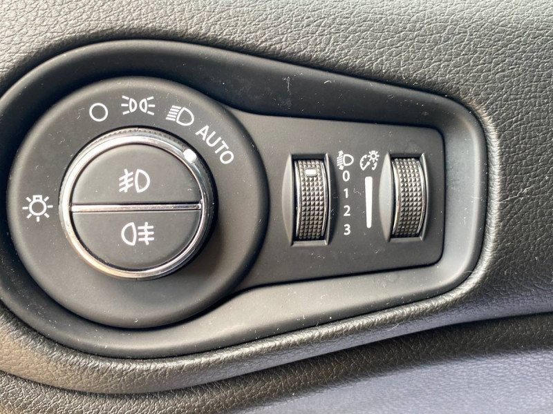 Jeep Renegade Renegade 1.6 I Multijet 130 ch BVM6 S 5p 2022 - photo n°16 Jeep Renegade Renegade 1.6 I Multijet 130 ch BVM6 S 5p  occasion à Mérignac - photo n°16