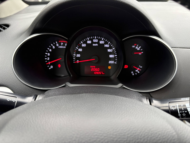 Kia Picanto Picanto 1.0L 66 ch Active 5p 2016 - photo n°14 Kia Picanto Picanto 1.0L 66 ch Active 5p  occasion à Tulle - photo n°14
