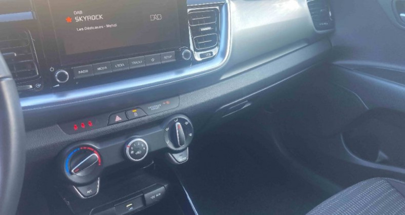 Kia Stonic BUSINESS 1.0 T-GDi 120 ch MHEV DCT7 Active 2021 - photo n°6 Kia Stonic BUSINESS 1.0 T-GDi 120 ch MHEV DCT7 Active  occasion à SAUVAGNAT SAINTE MARTHE - photo n°6