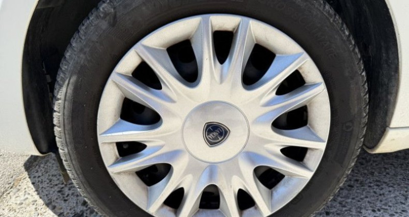 Lancia Ypsilon 1.2 8V PLATINUM STOP&START 5P 2013 - photo n°6 Lancia Ypsilon 1.2 8V PLATINUM STOP&START 5P  occasion à FUVEAU - photo n°6
