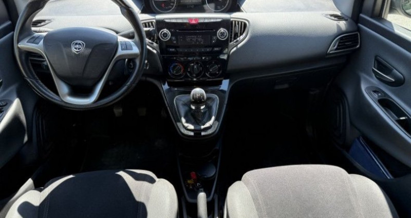 Lancia Ypsilon 1.2 8V PLATINUM STOP&START 5P 2013 - photo n°2 Lancia Ypsilon 1.2 8V PLATINUM STOP&START 5P  occasion à FUVEAU - photo n°2