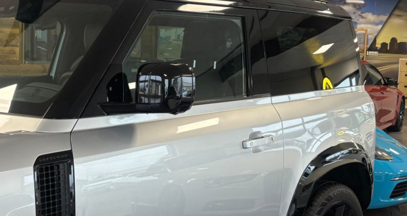 Land rover Defender 90 III 90 3.0 D200 4X4 HARDTOP BVA 2023 - photo n°5 Land rover Defender 90 III 90 3.0 D200 4X4 HARDTOP BVA  occasion à ORCHAMPS VENNES - photo n°5