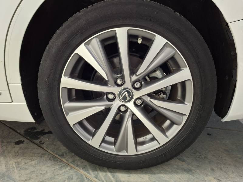 Lexus ES 300h Business Plus + Stage Hybrid Academy  occasion � Toulouse - photo n�9
