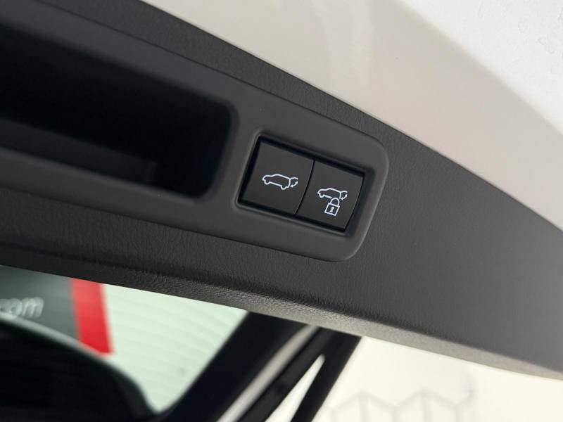 Lexus RX VP 450h+ 4WD Hybride Rechargeable Opera de Paris 2023 - photo n°20 Lexus RX VP 450h+ 4WD Hybride Rechargeable Opera de Paris  occasion à Toulouse - photo n°20