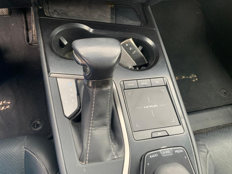 Lexus UX 250H 4WD LUXE MY19 2019 - photo n°16 Lexus UX 250H 4WD LUXE MY19  occasion à Albi - photo n°16