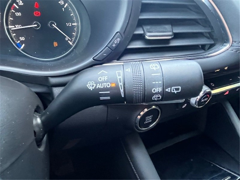Mazda Mazda 3 5 PORTES 2.0L SKYACTIV-X M HYBRID 180 CH BVM6 Sportline  occasion  LABEGE CEDEX - photo n17