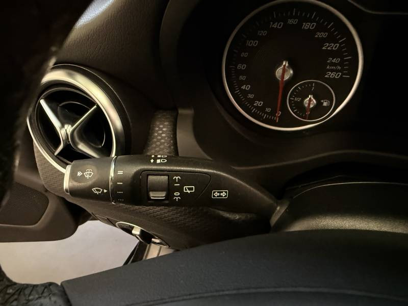 Mercedes Classe A 180 180 d Sport Edition 2018 - photo n°13 Mercedes Classe A 180 180 d Sport Edition  occasion à Brive-la-Gaillarde - photo n°13