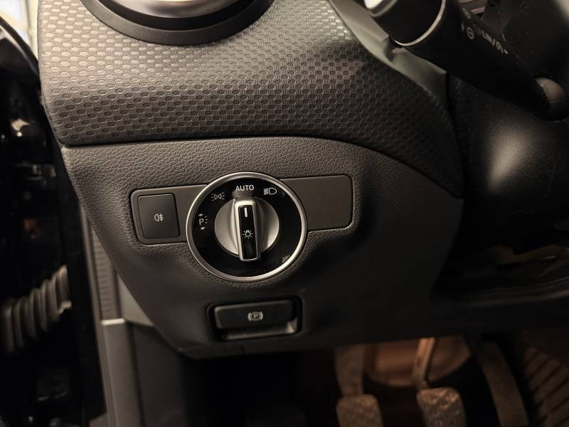 Mercedes Classe A 180 180 d Sport Edition 2018 - photo n°12 Mercedes Classe A 180 180 d Sport Edition  occasion à Brive-la-Gaillarde - photo n°12