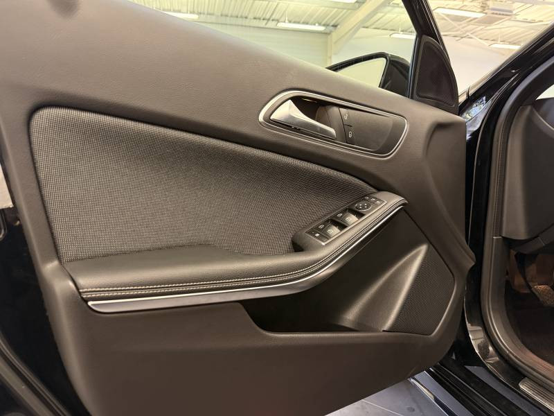 Mercedes Classe A 180 180 d Sport Edition 2018 - photo n°10 Mercedes Classe A 180 180 d Sport Edition  occasion à Brive-la-Gaillarde - photo n°10
